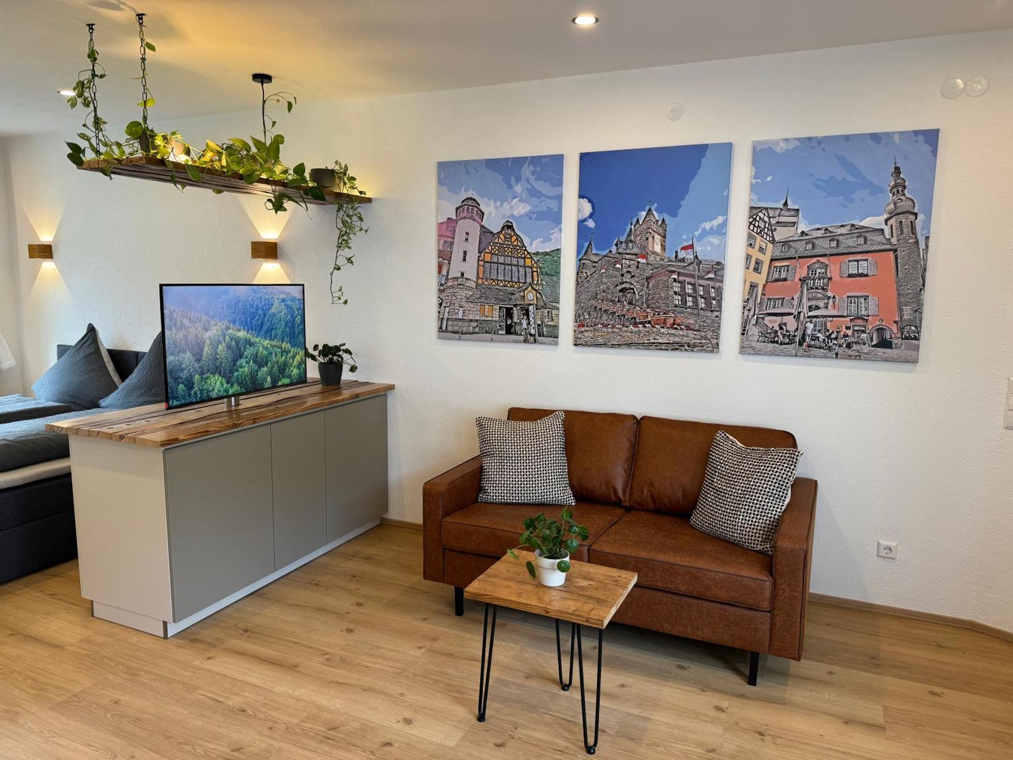 Pilea Apartment *